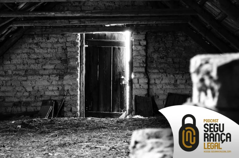 Capa do episódio #128: “Attic, Pise, Old Attic, Tile, Light, Mystery, Door” por Kincse_j